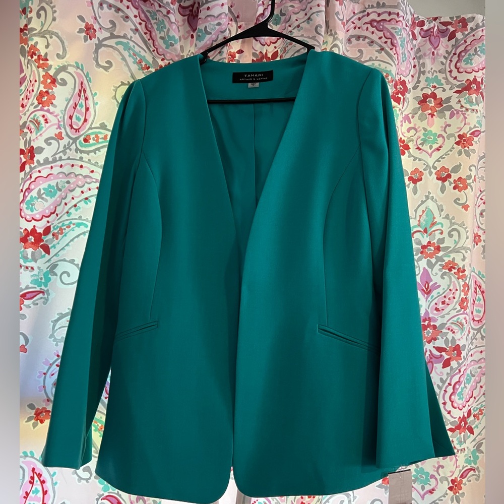 NWT Tahari Blazer Size 8